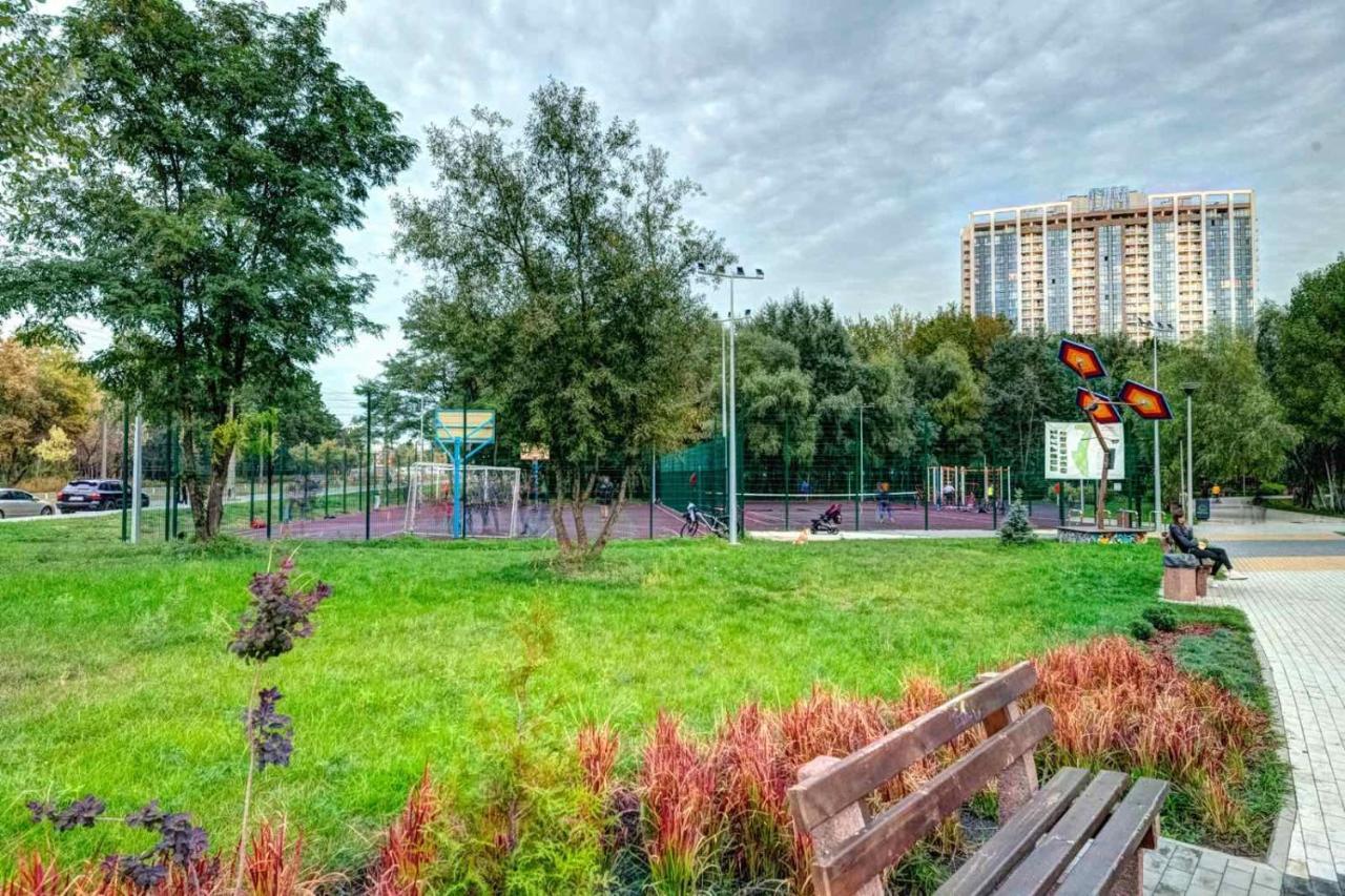 Modern Apartment Near Park Kiev Exterior photo
